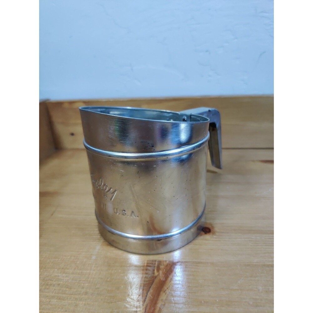 Vintage 1950’s FOLEY Flour Sifter Spring Loaded Metal Squeeze Handle Made In USA